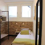 Am Blumenhaus 2*