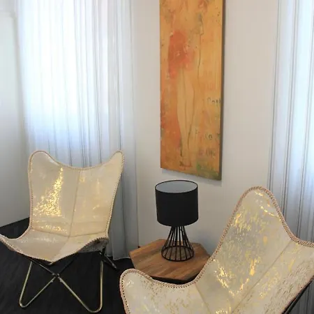 Am Blumenhaus 2*