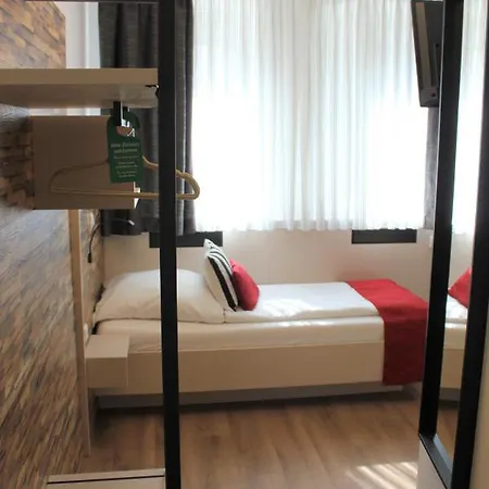 Am Blumenhaus 2*