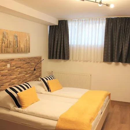Hotel Am Blumenhaus 2*