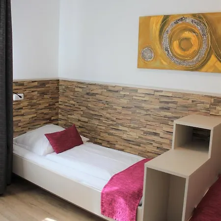 Szálloda Am Blumenhaus 2*