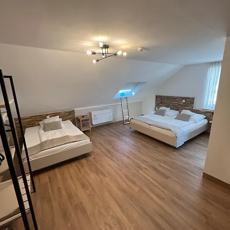 Am Blumenhaus 2*