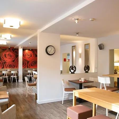 Hotel Am Blumenhaus 2*