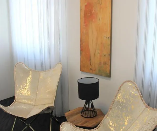 Am Blumenhaus 2*