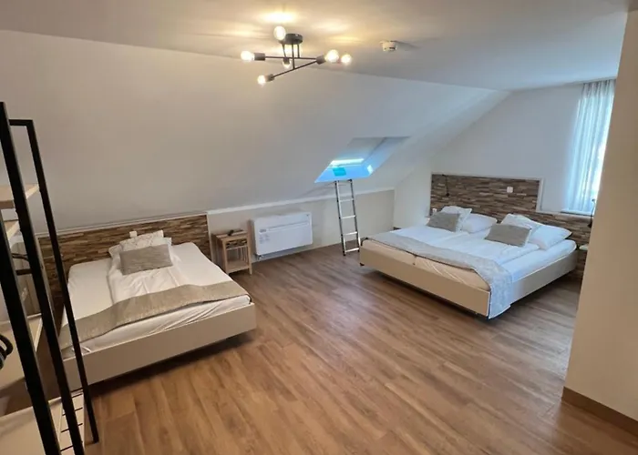 Am Blumenhaus 2*